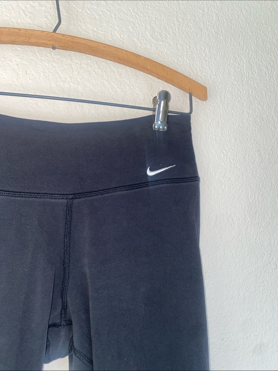 Nike Pants - 💋Women’s Black Nike leggings-size small!